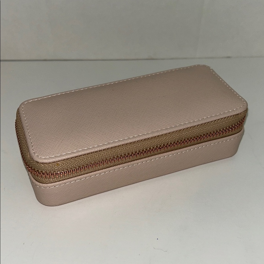STACKERS Faux Leather Med Zip Travel Jewelry Box